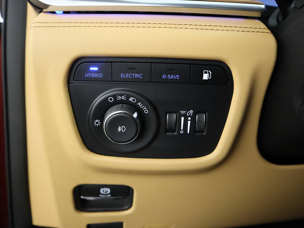 Used 2024 Jeep Grand Cherokee Summit AWD/4WD image 45