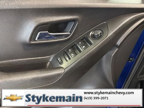 Used 2017 Chevrolet Trax LT w/ LT Convenience Package image 32