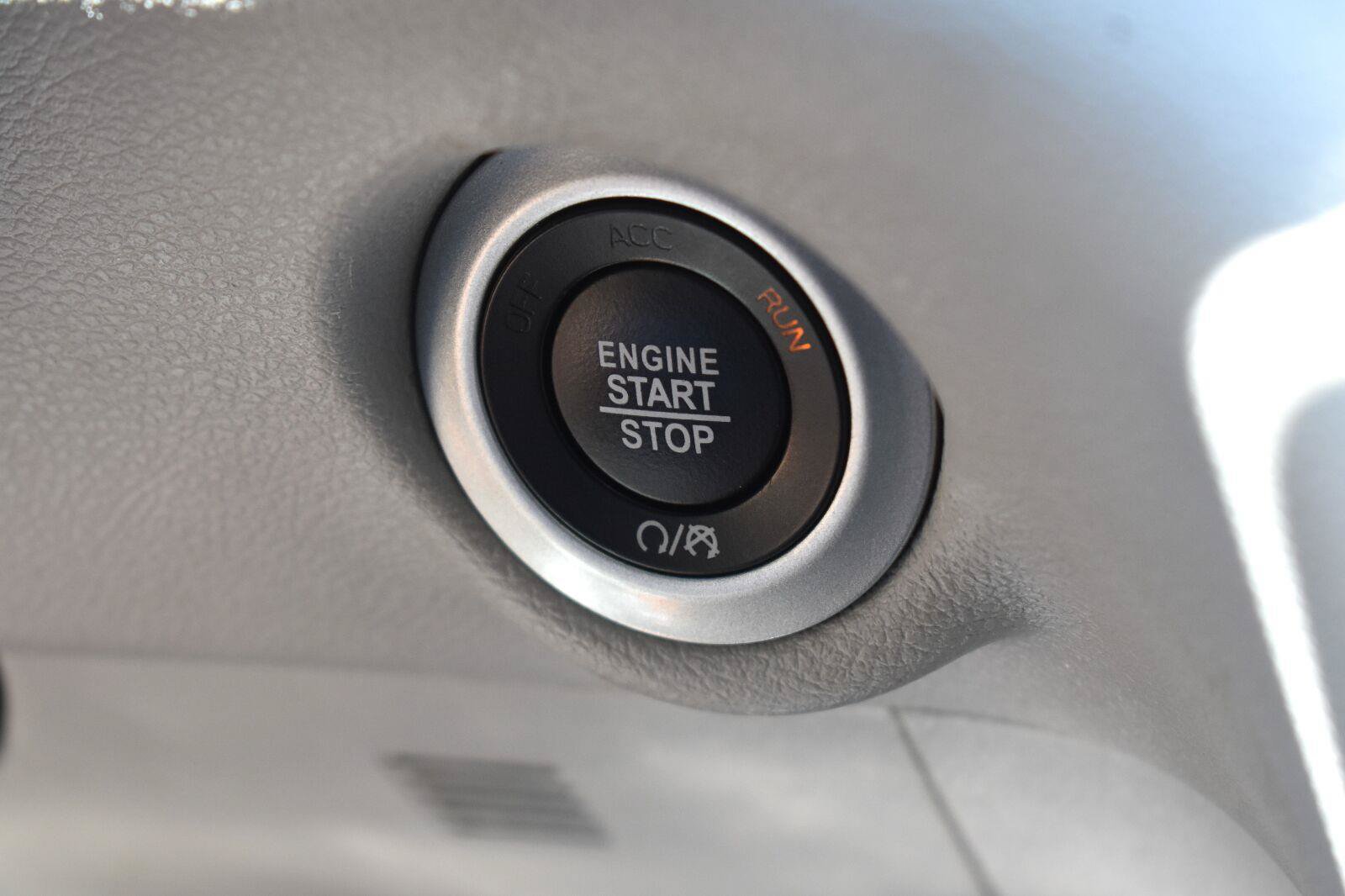 Used 2024 Chrysler Pacifica Touring-L FWD image 6
