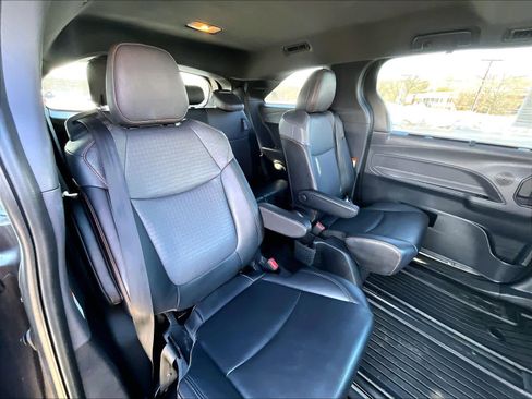 Used 2021 Toyota Sienna XSE w/ XSE Plus Package AWD/4WD image 16