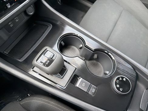 Used 2024 Nissan Rogue S AWD/4WD image 9