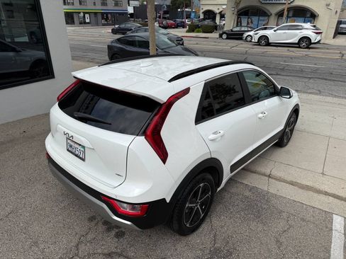 Used 2024 Kia Niro EX FWD image 18
