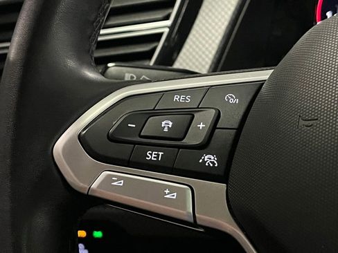 Certified 2025 Volkswagen Atlas Peak Edition SE AWD/4WD image 27