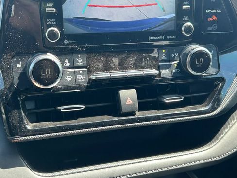 Used 2022 Toyota Highlander XSE FWD image 34