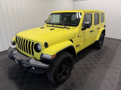 Used 2023 Jeep Wrangler Unlimited Sahara AWD/4WD image 1