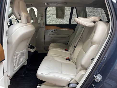 Used 2021 Volvo XC90 T6 Momentum w/ Advanced Package image 14
