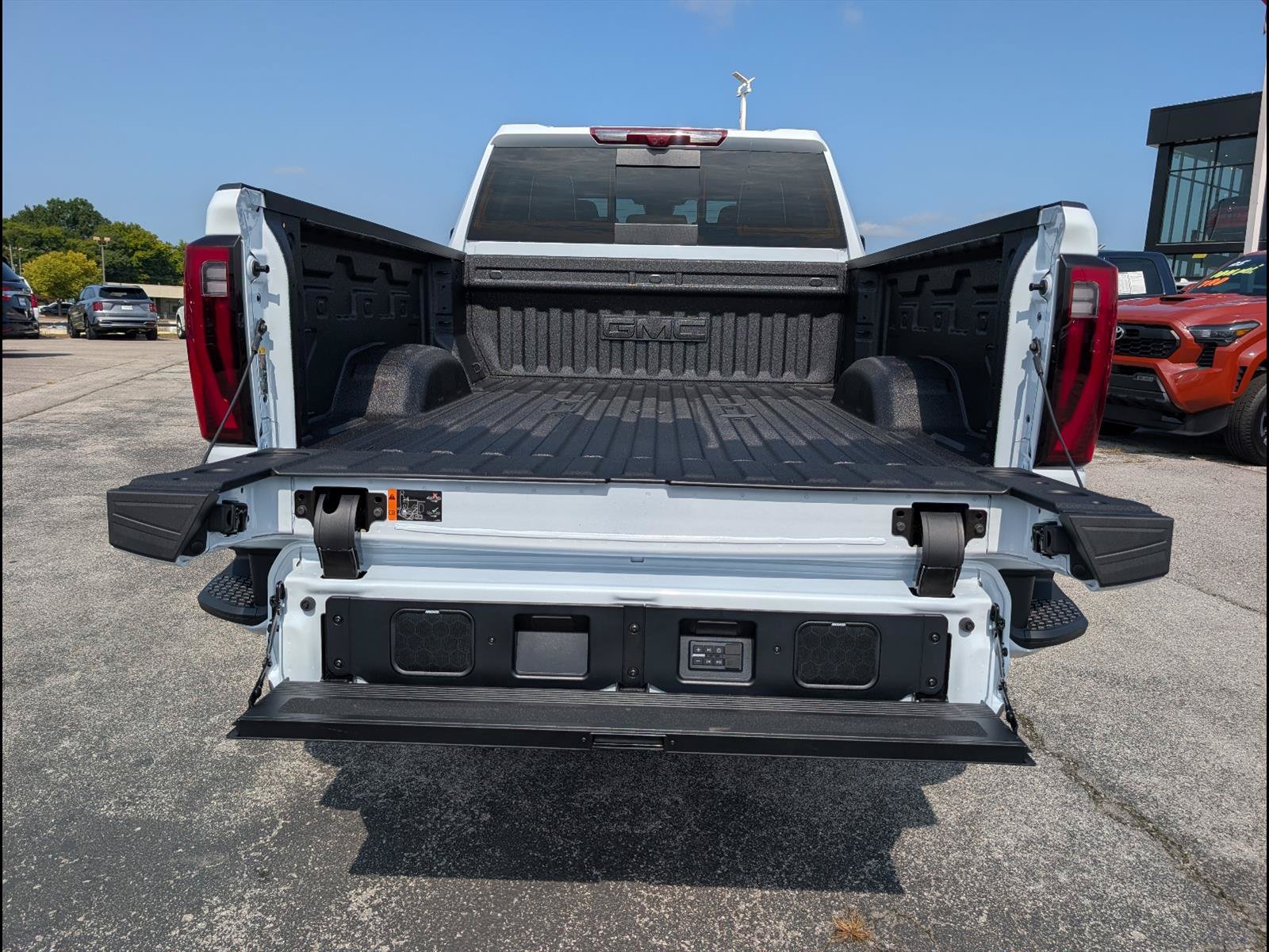 New 2026 GMC Sierra 2500 Denali Ultimate AWD/4WD image 18