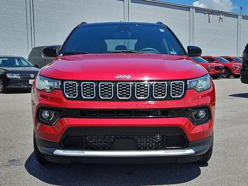 Used 2025 Jeep Compass Limited AWD/4WD image 2