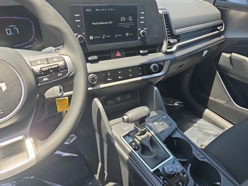 New 2025 Kia Sportage LX image 22