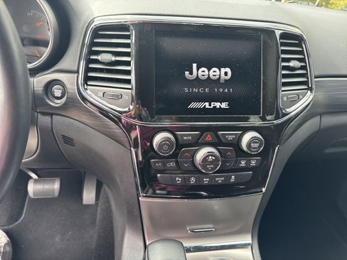 Certified 2021 Jeep Grand Cherokee Laredo X image 18