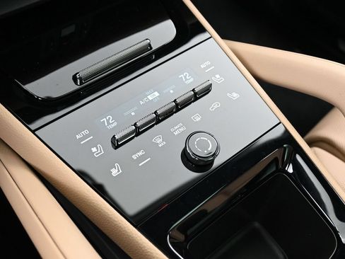 Certified 2025 Porsche Cayenne Coupe AWD/4WD image 23