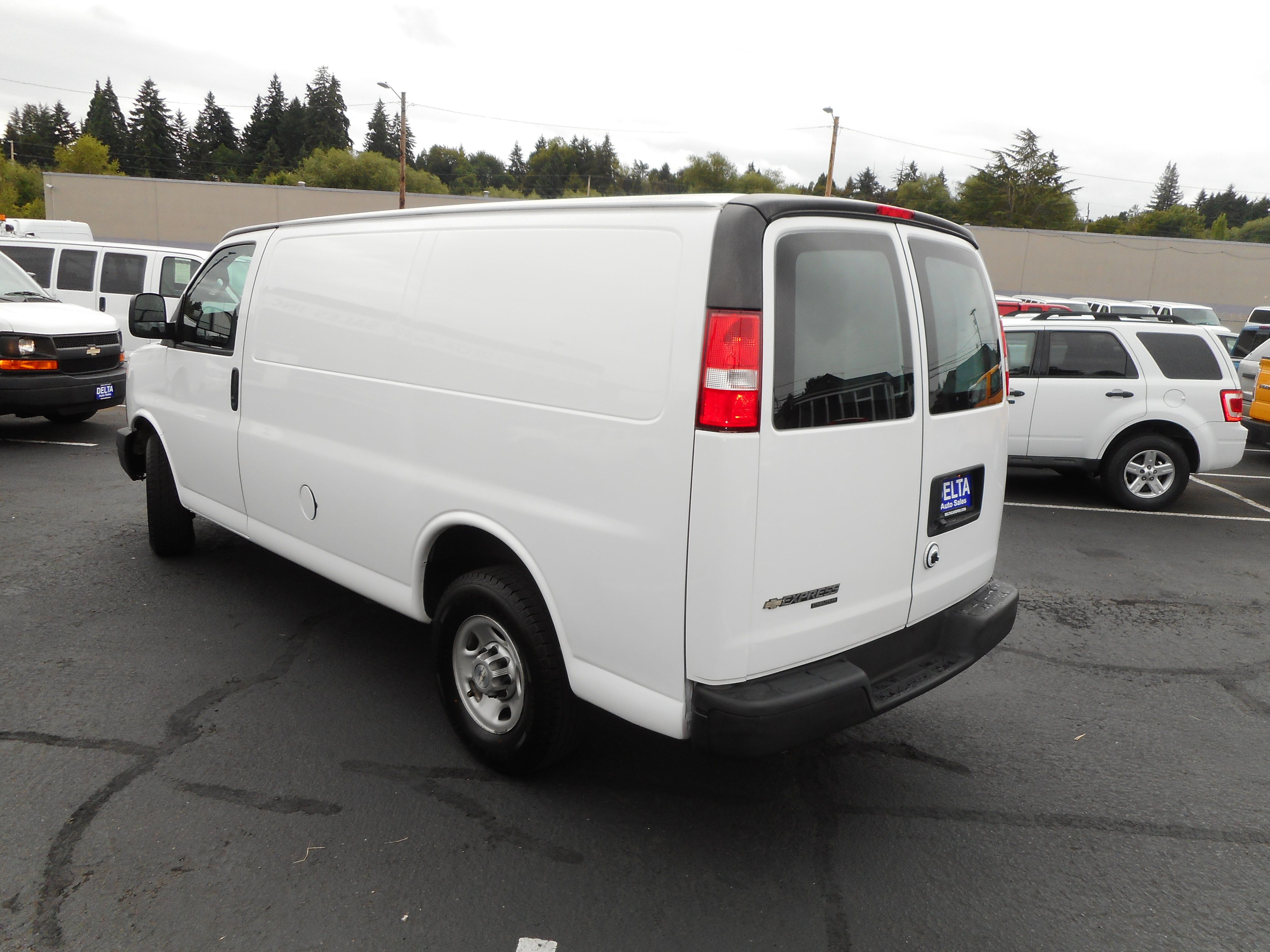 Used 2016 Chevrolet Express 2500 RWD image 10
