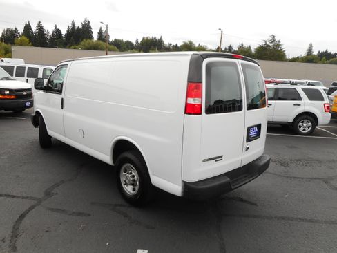 Used 2016 Chevrolet Express 2500 RWD image 10