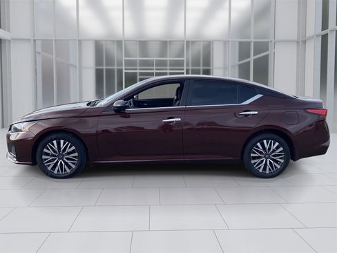 New 2025 Nissan Altima 2.5 SV image 3