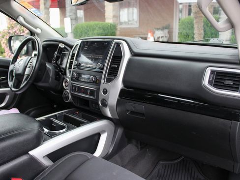 Used 2021 Nissan Titan SV w/ SV Convenience Package image 38