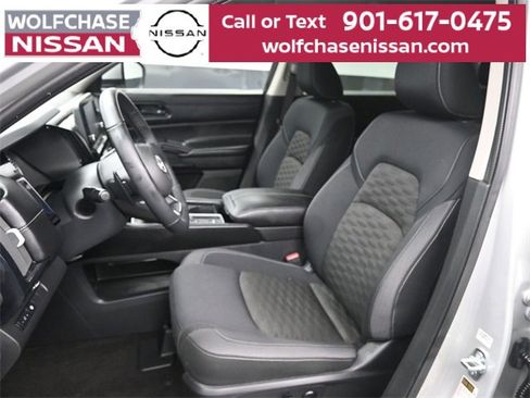 Used 2024 Nissan Pathfinder SV image 19