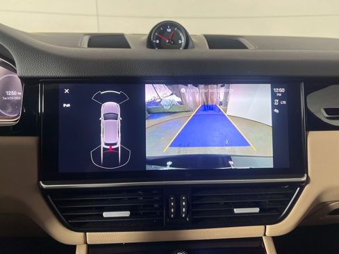 Certified 2023 Porsche Cayenne Platinum Edition image 31