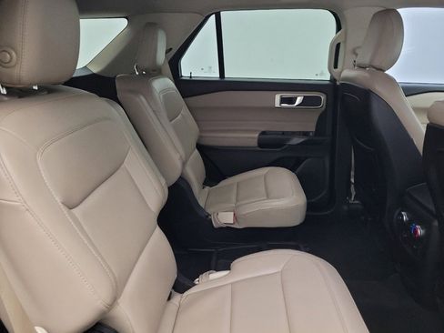 Used 2020 Ford Explorer XLT w/ Equipment Group 202A AWD/4WD image 19