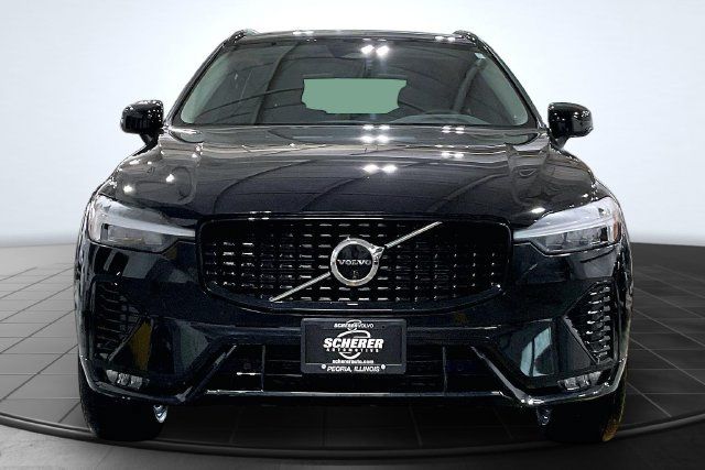 Used 2024 Volvo XC60 B5 Plus AWD/4WD image 4