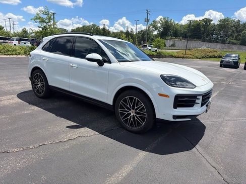 Used 2024 Porsche Cayenne AWD/4WD image 15