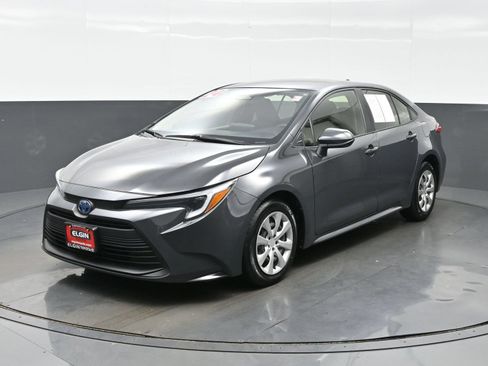 Used 2024 Toyota Corolla LE FWD image 2
