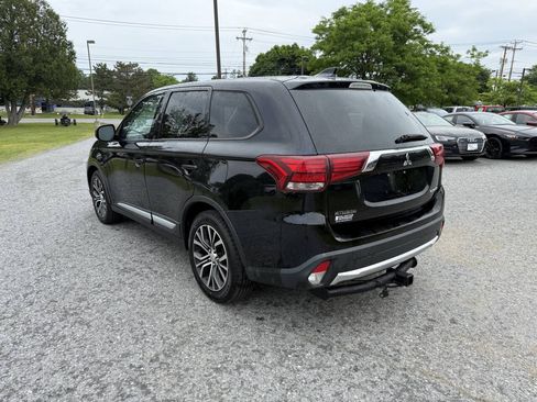 Used 2017 Mitsubishi Outlander ES AWD/4WD image 3