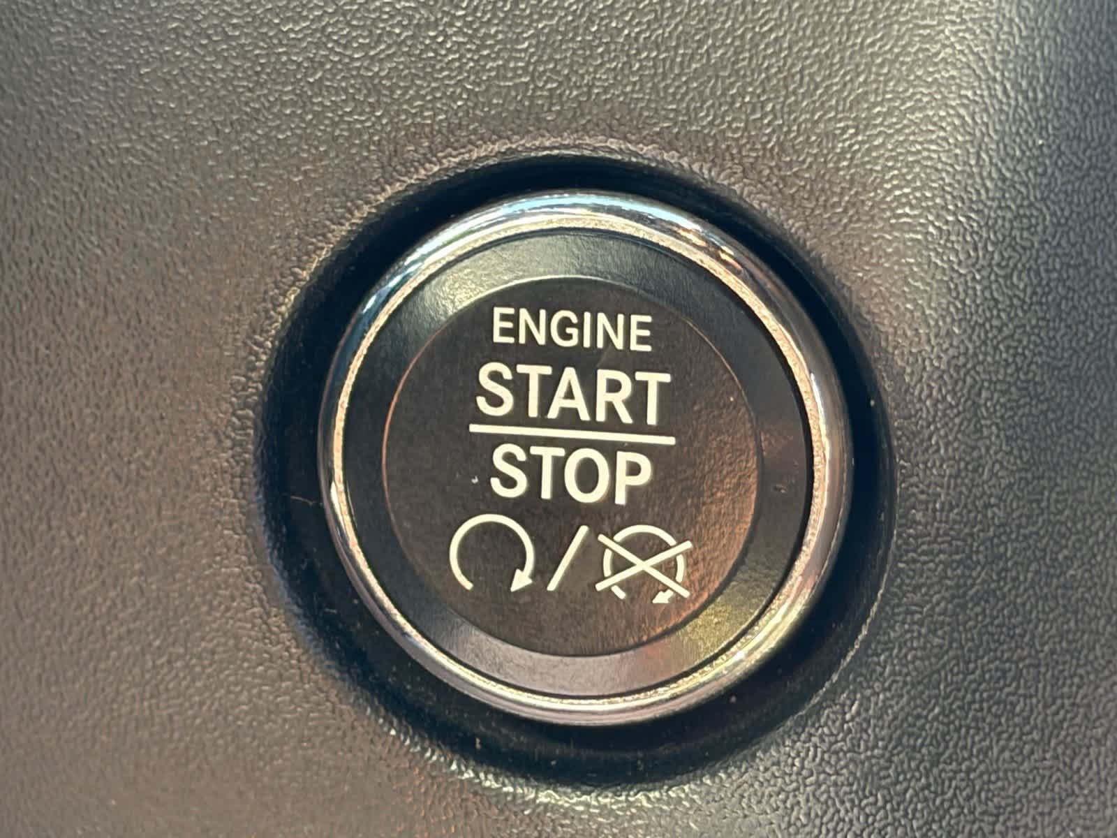 Used 2014 Dodge Challenger SXT RWD image 20