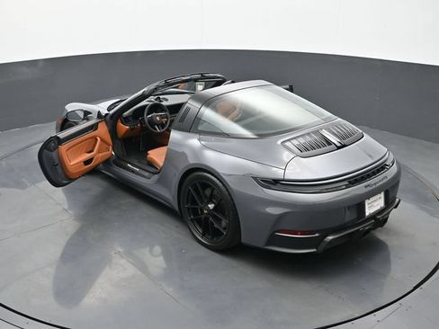 Certified 2026 Porsche 911 Targa 4 GTS AWD/4WD image 24