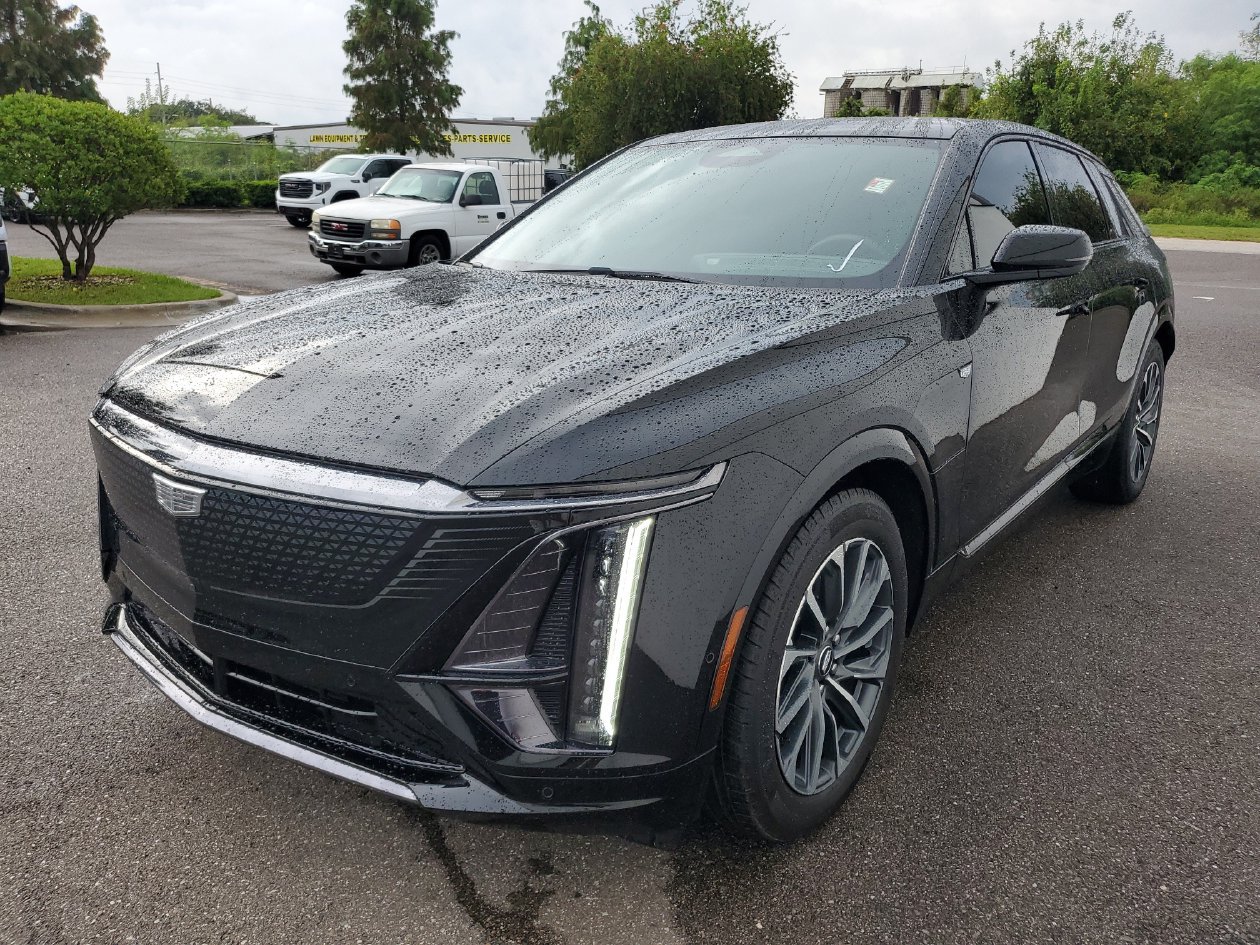 Used 2024 Cadillac Lyriq Sport w/ LPO, Floor Liner Package AWD/4WD image 2