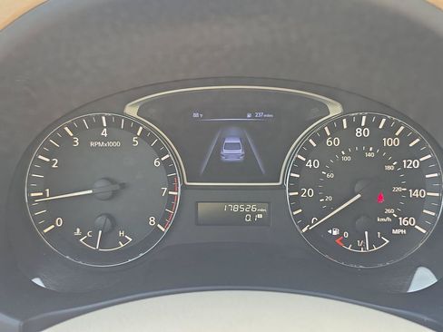 Used 2015 Nissan Altima 2.5 SV FWD image 11