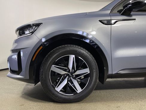 Used 2022 Kia Sorento EX w/ Panoramic Sunroof Package image 11