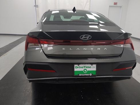 Used 2025 Hyundai Elantra SE FWD image 6