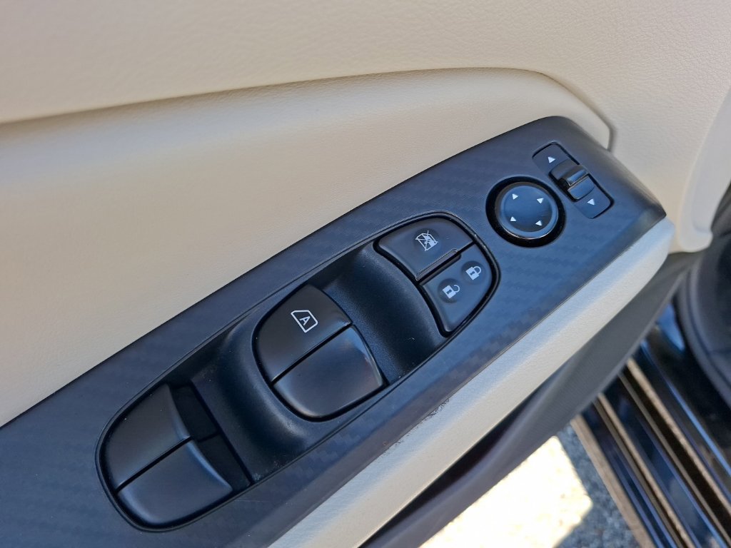 Used 2024 Nissan Altima 2.5 SV FWD image 12