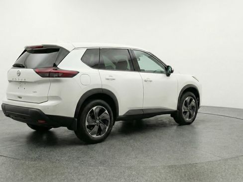 Used 2025 Nissan Rogue SV image 9