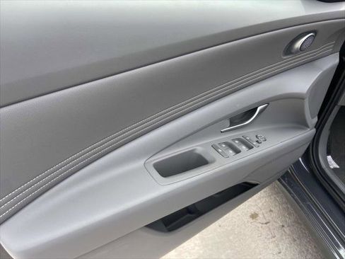 New 2025 Hyundai Elantra Sport image 9