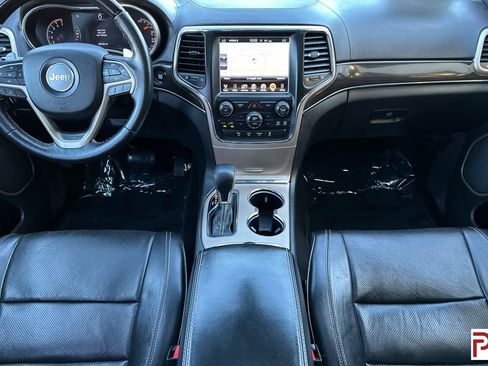 Used 2017 Jeep Grand Cherokee Overland image 15