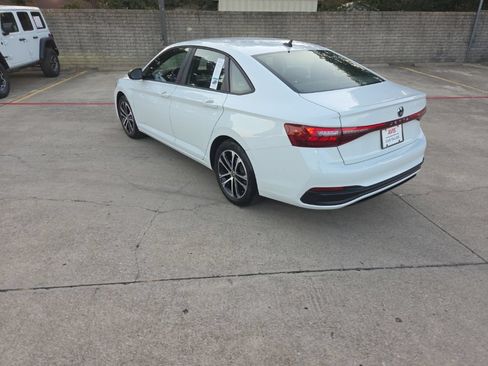 Used 2025 Volkswagen Jetta Sport FWD image 8