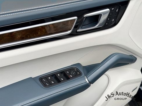 Used 2022 Porsche Cayenne S AWD/4WD image 23
