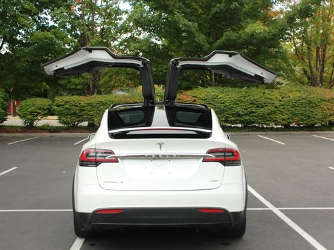Used 2017 Tesla Model X 90D AWD/4WD image 34