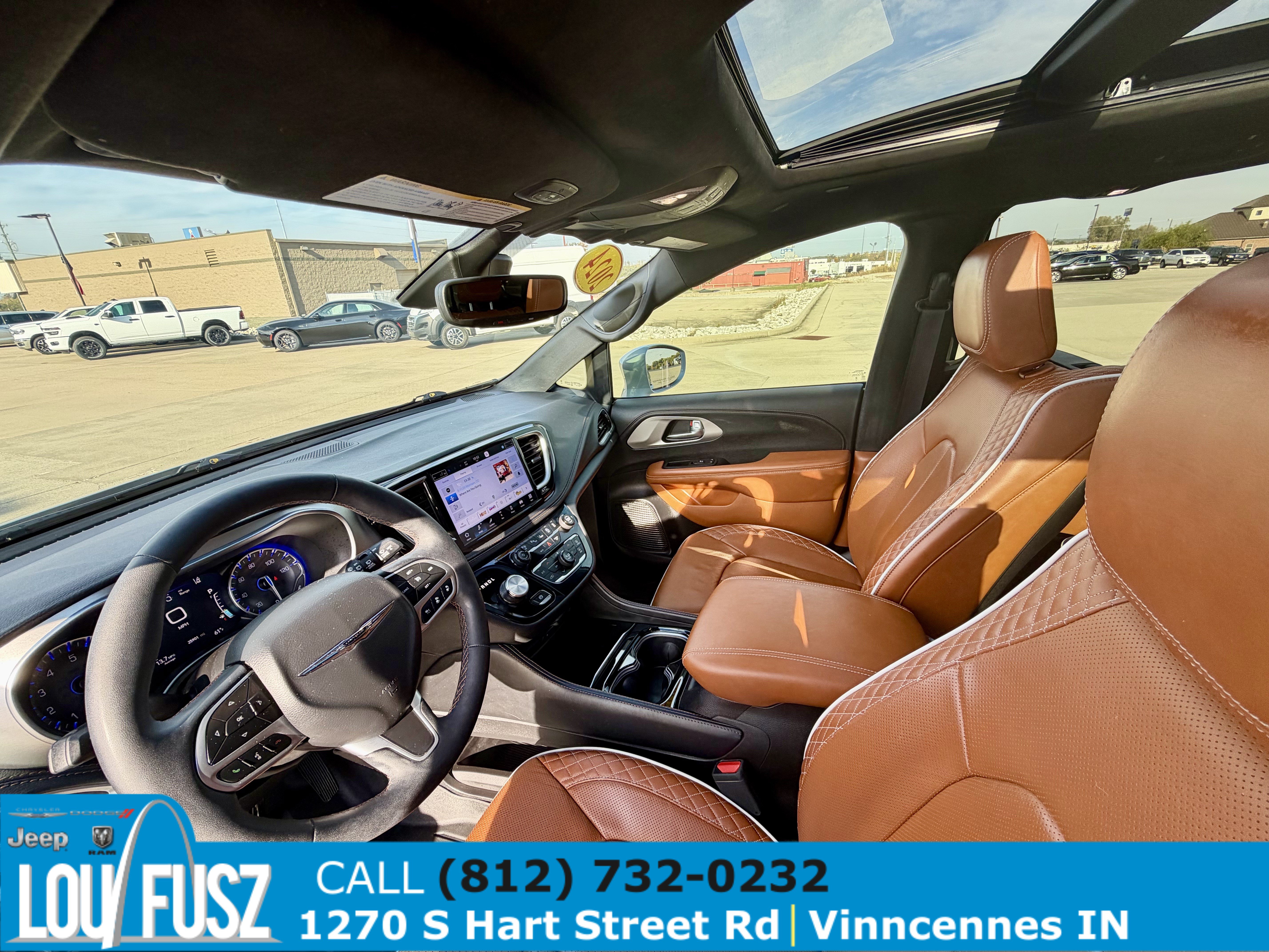 Used 2024 Chrysler Pacifica Pinnacle AWD/4WD image 11