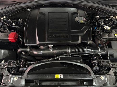 Used 2019 Jaguar F-PACE Premium image 31