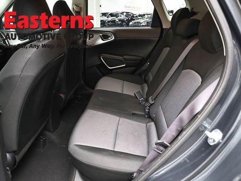 Used 2023 Kia Soul LX w/ LX Technology Package FWD image 21