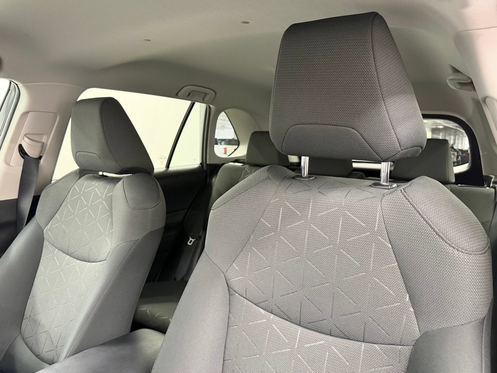 Certified 2021 Toyota RAV4 XLE w/ Carpet Mat Package (TMS) AWD/4WD image 24