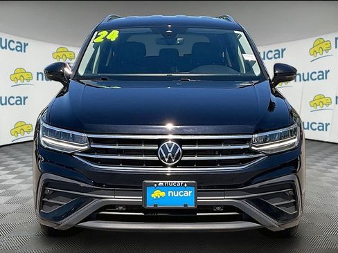 Used 2024 Volkswagen Tiguan SE AWD/4WD image 2