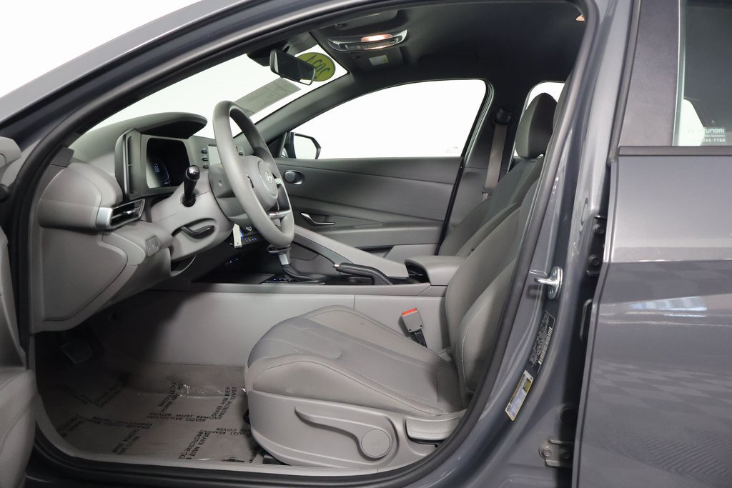 Used 2024 Hyundai Elantra SE FWD image 10