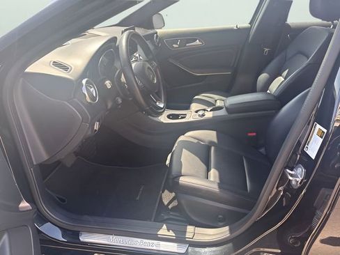 Used 2020 Mercedes-Benz GLA 250 4MATIC w/ Premium Package image 12