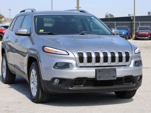 Used 2016 Jeep Cherokee Latitude w/ Comfort & Sound Group image 4