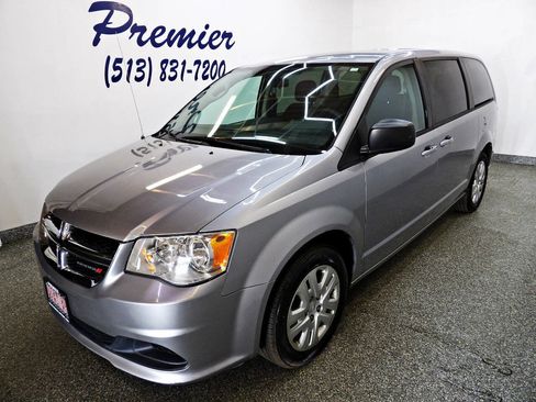 Used 2018 Dodge Grand Caravan SE FWD image 1