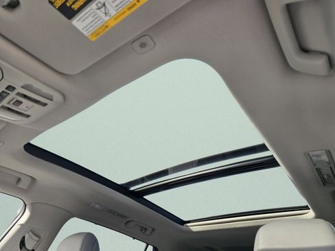 Used 2026 Toyota Highlander Platinum AWD/4WD image 5