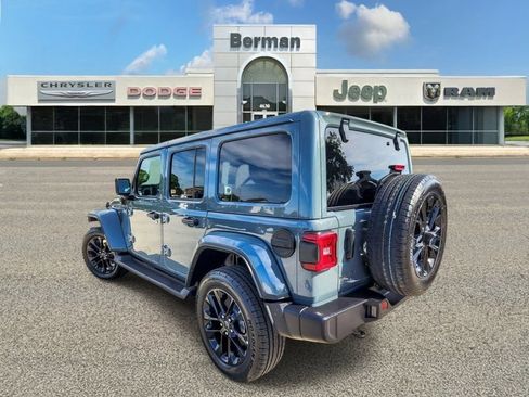 Certified 2025 Jeep Wrangler Unlimited Sahara AWD/4WD image 9